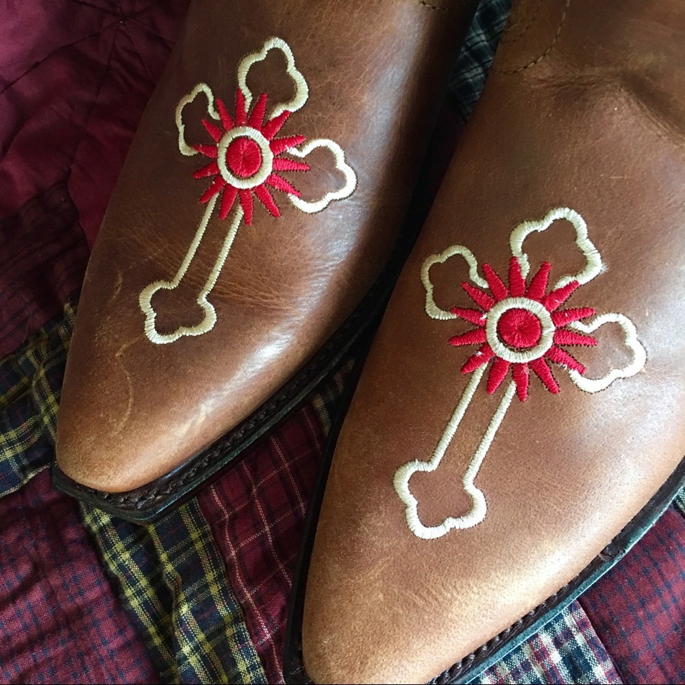 🎉🎈HP🎉🌻 GYPSY ROSE WESTERN PRAIRIE CROSS EMBLEM LEATHER BOOTS NWOT - Picture 2 of 7